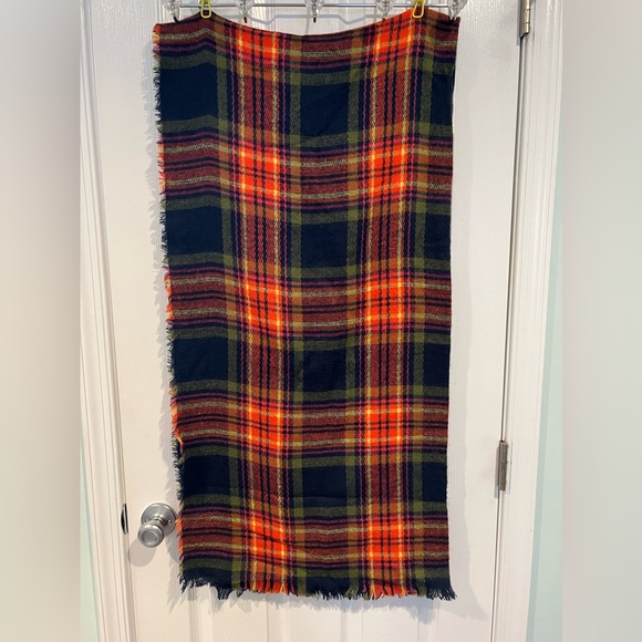Plaid Scarf/Wrap from Old Navy - Picture 2 of 3